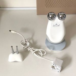 NuFACE Trinity Microcurrent Tool + ELE attachment